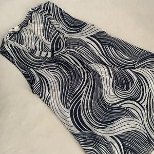 Daisy & Clover Sleeveless Maternity Top; Size M